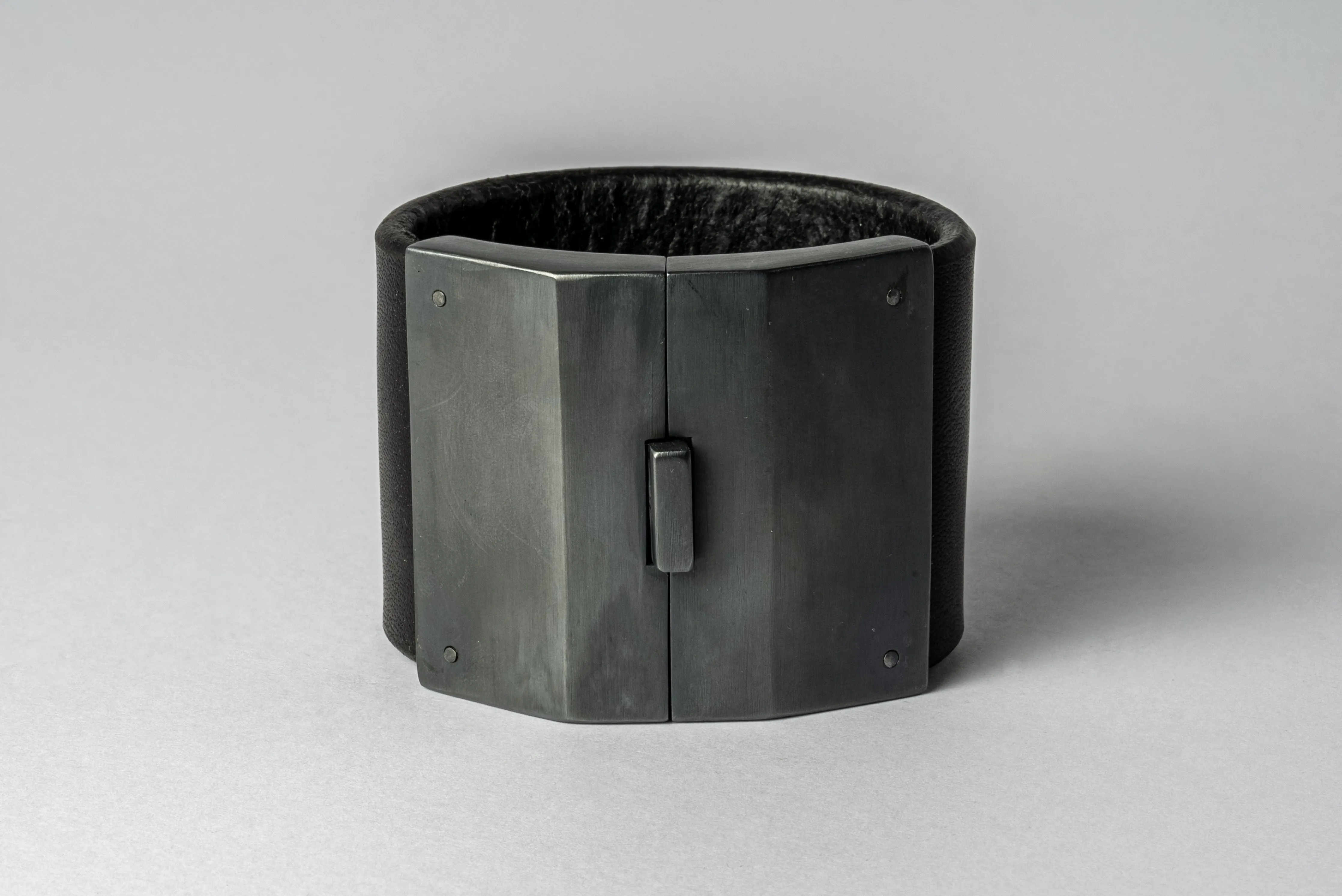 Box Lock Bracelet (Facet, Wide, BLK KA)