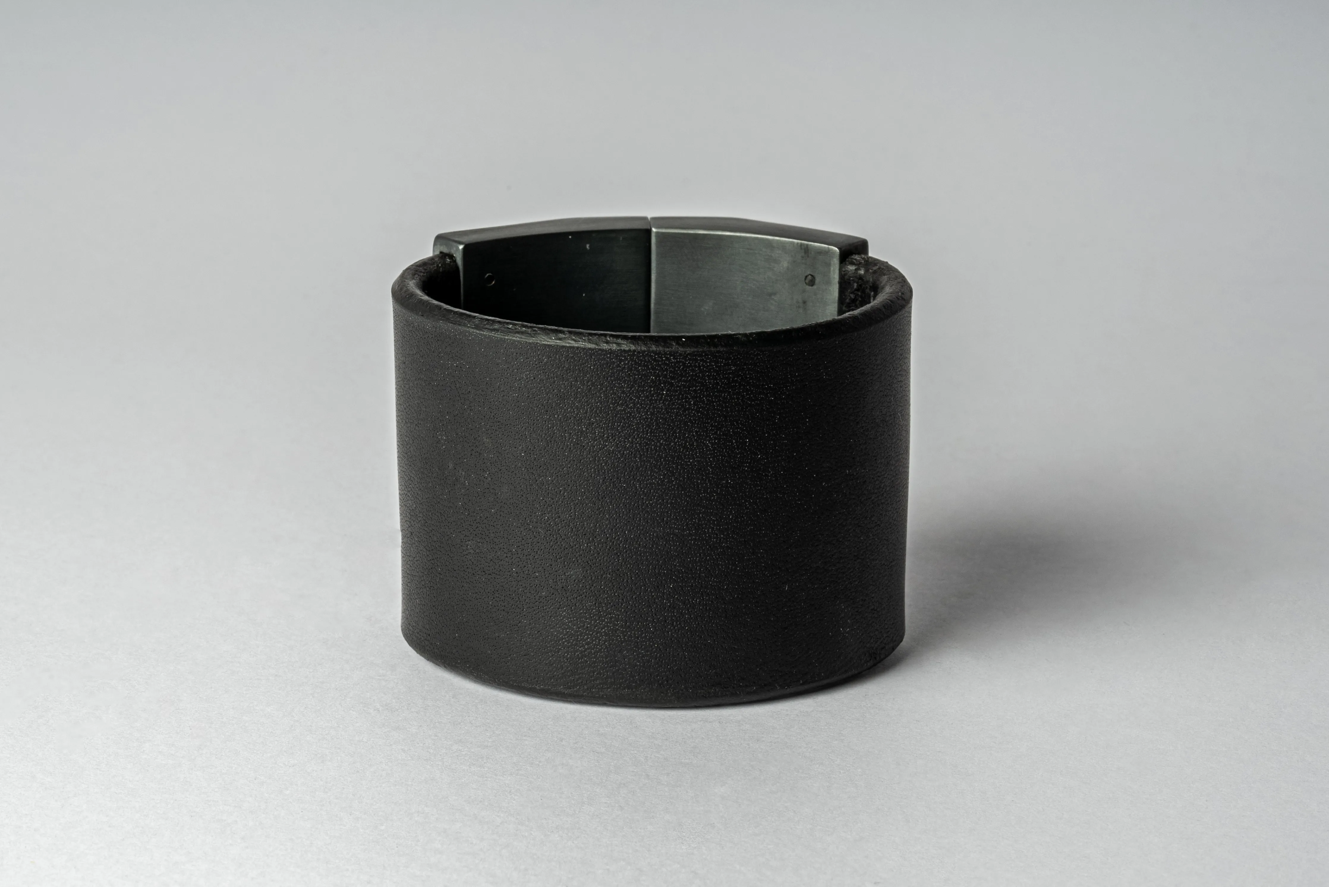 Box Lock Bracelet (Facet, Wide, BLK KA)