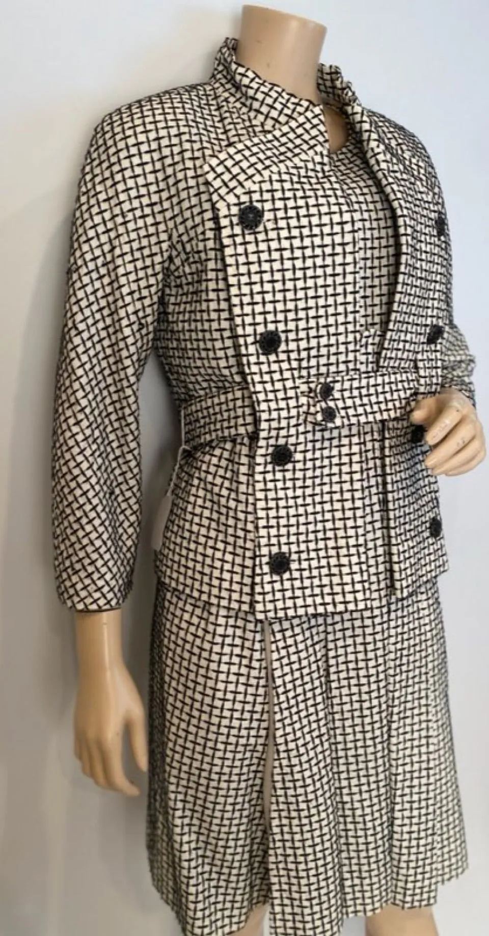 Chanel 10P, 2010 Spring Ecru/Black Tweed Jacket matching Dress 2 Piece Set FR 42 US 6