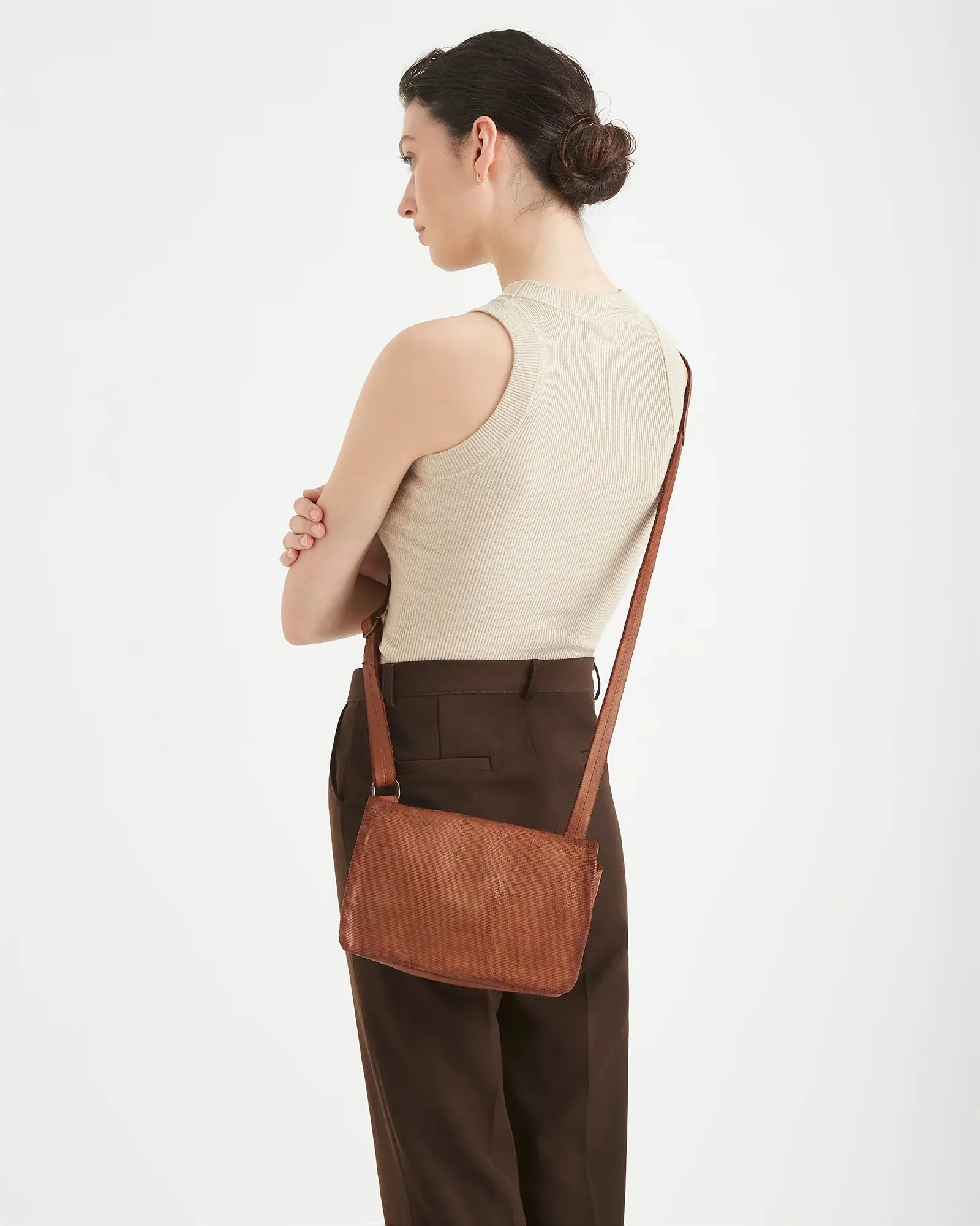 Linea Crossbody (Cognac)