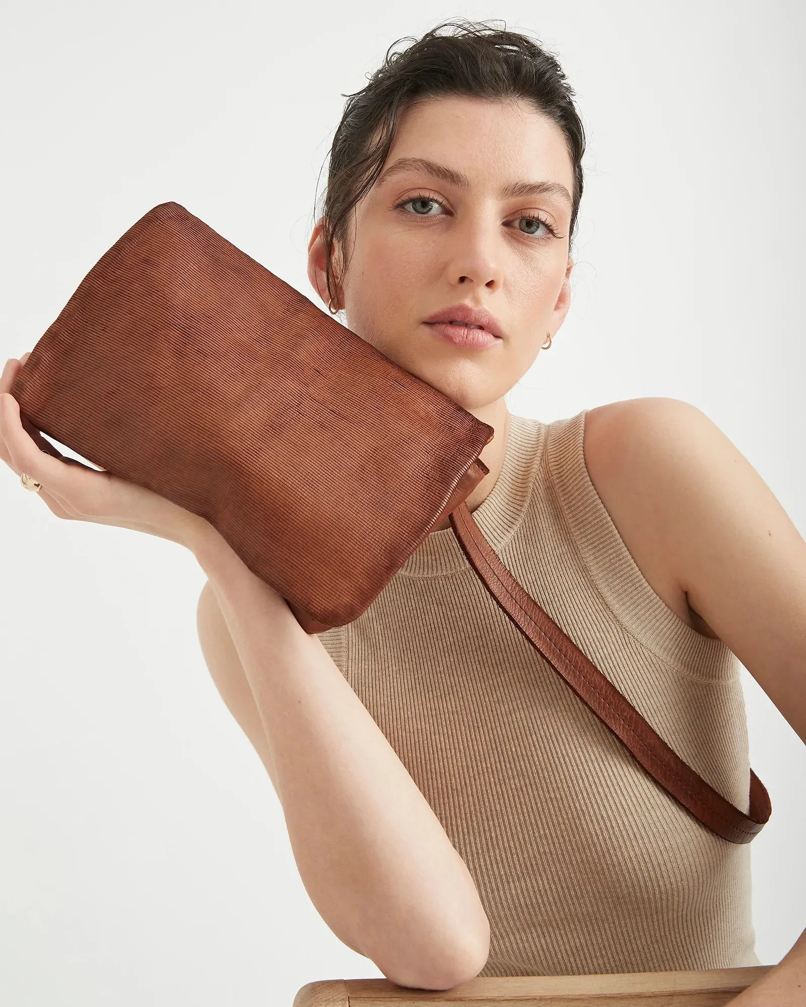 Linea Crossbody (Cognac)